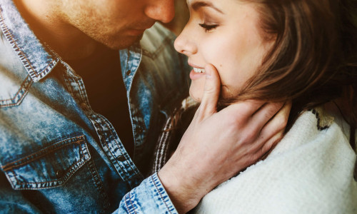 So erkennst Du, ob er eine Beziehung wünscht